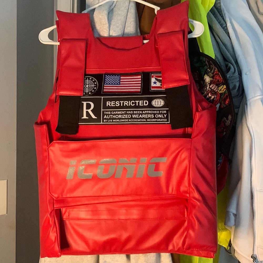 Iconic body vest